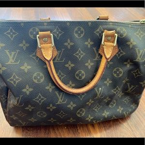 Louis Vuitton Speedy 30.